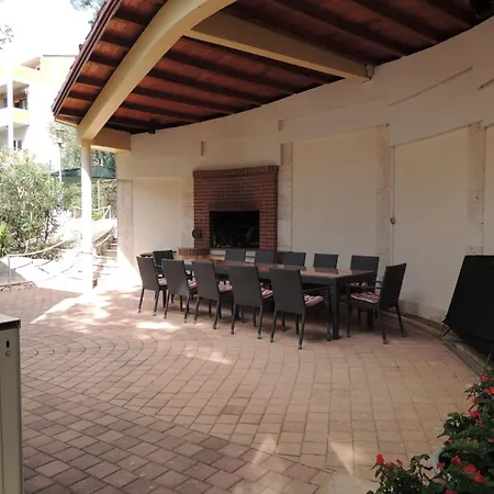 3 * Baška Voda